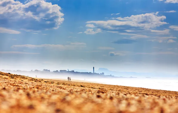 Картинка песок, море, пляж, небо, облака, берег, Франция, маяк, дымка, France