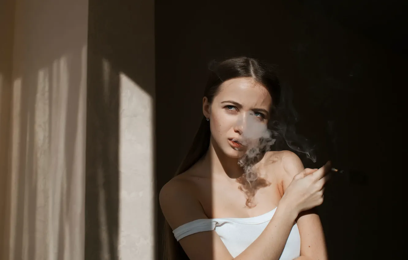Фото обои девушка, дым, сигарета
