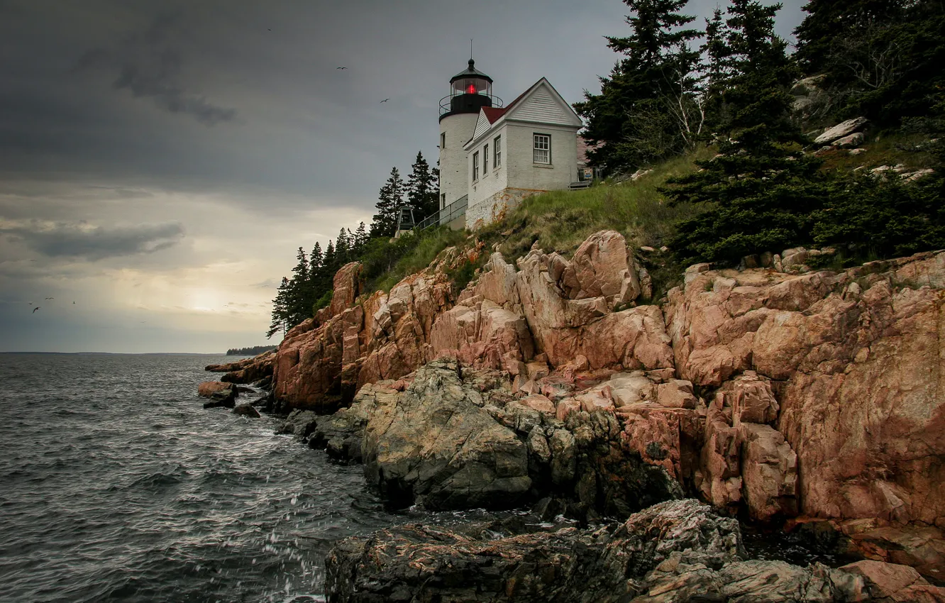 Фото обои небо, скалы, маяк, после дождя, серое, США, United States, штат, Maine...