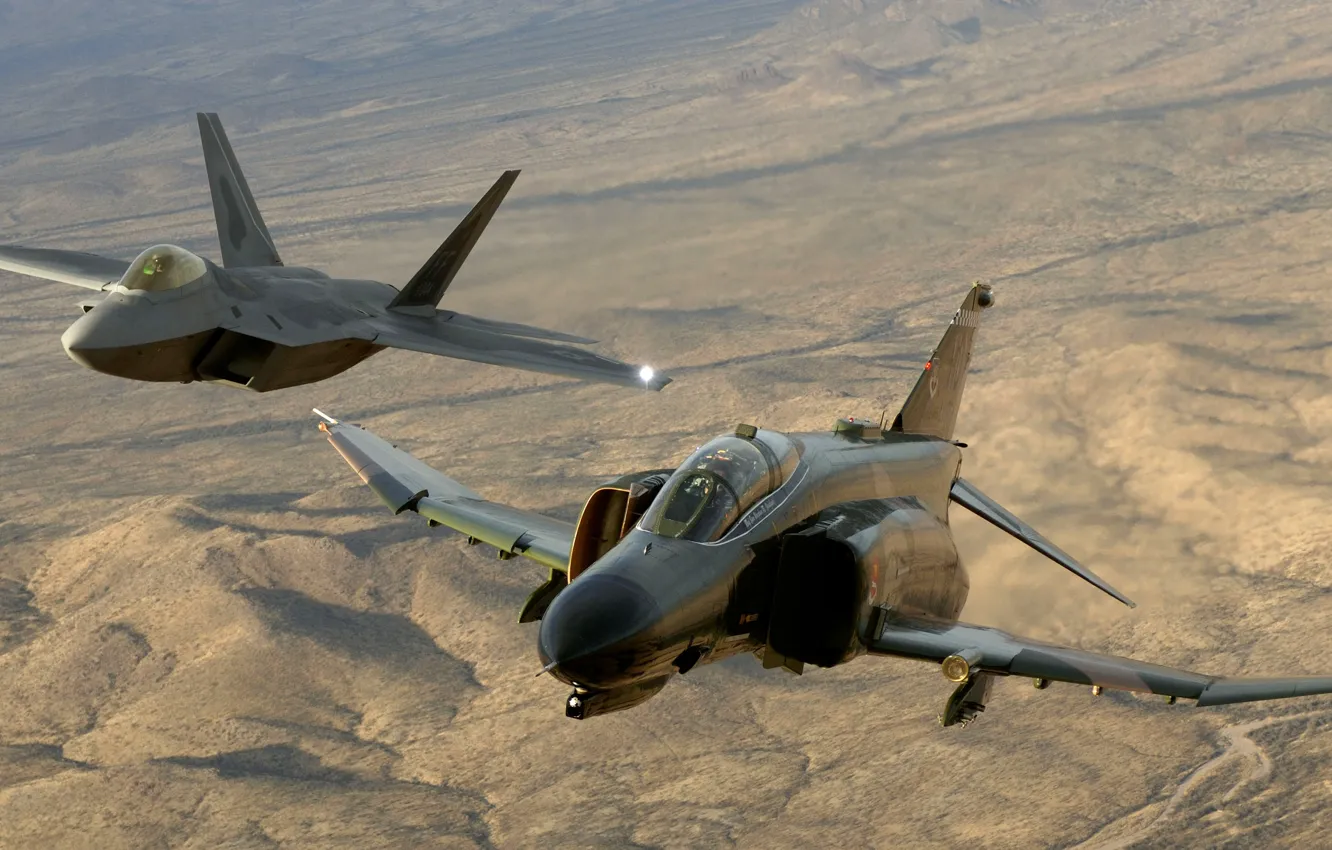 Фото обои Самолет, Пустыня, Высота, Полёт, F-22, Raptor, F-4, Phantom II. 