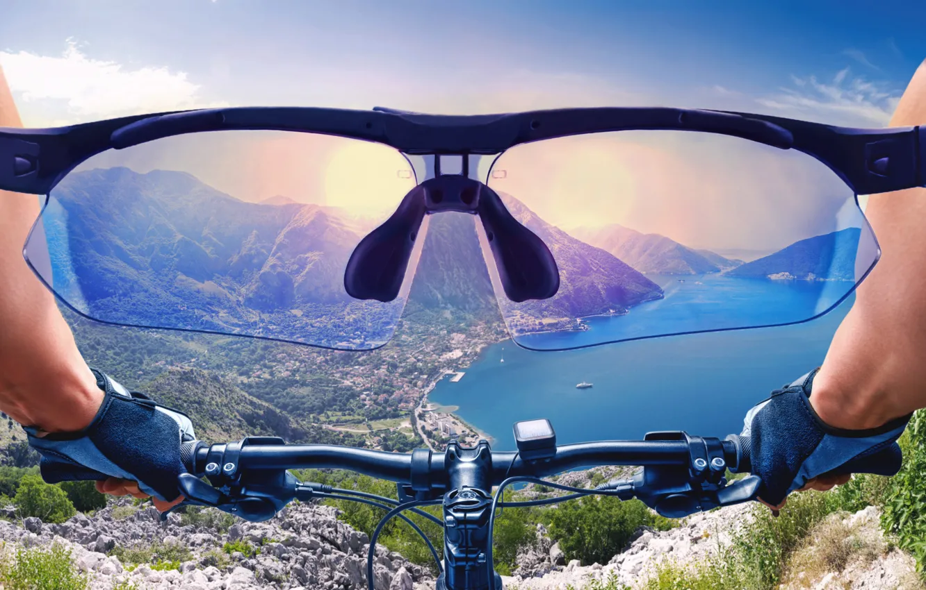 Фото обои взгляд, солнце, горы, велосипед, концентрация, земля, прыжок, спорт, вид, цель, очки, лица, воздух, шлем, экстрим, …