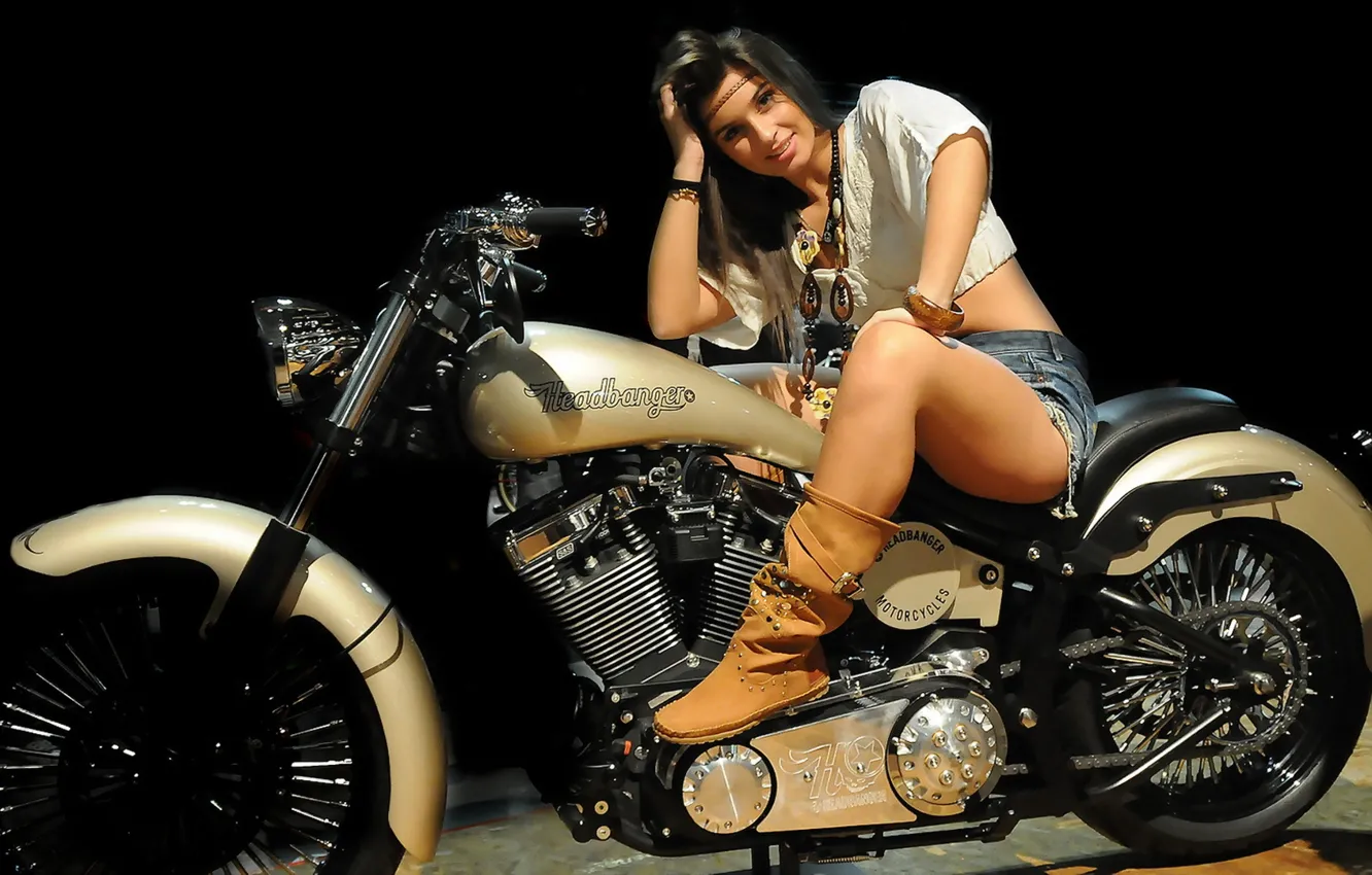 Фото обои взгляд, девушка, мотоцикл