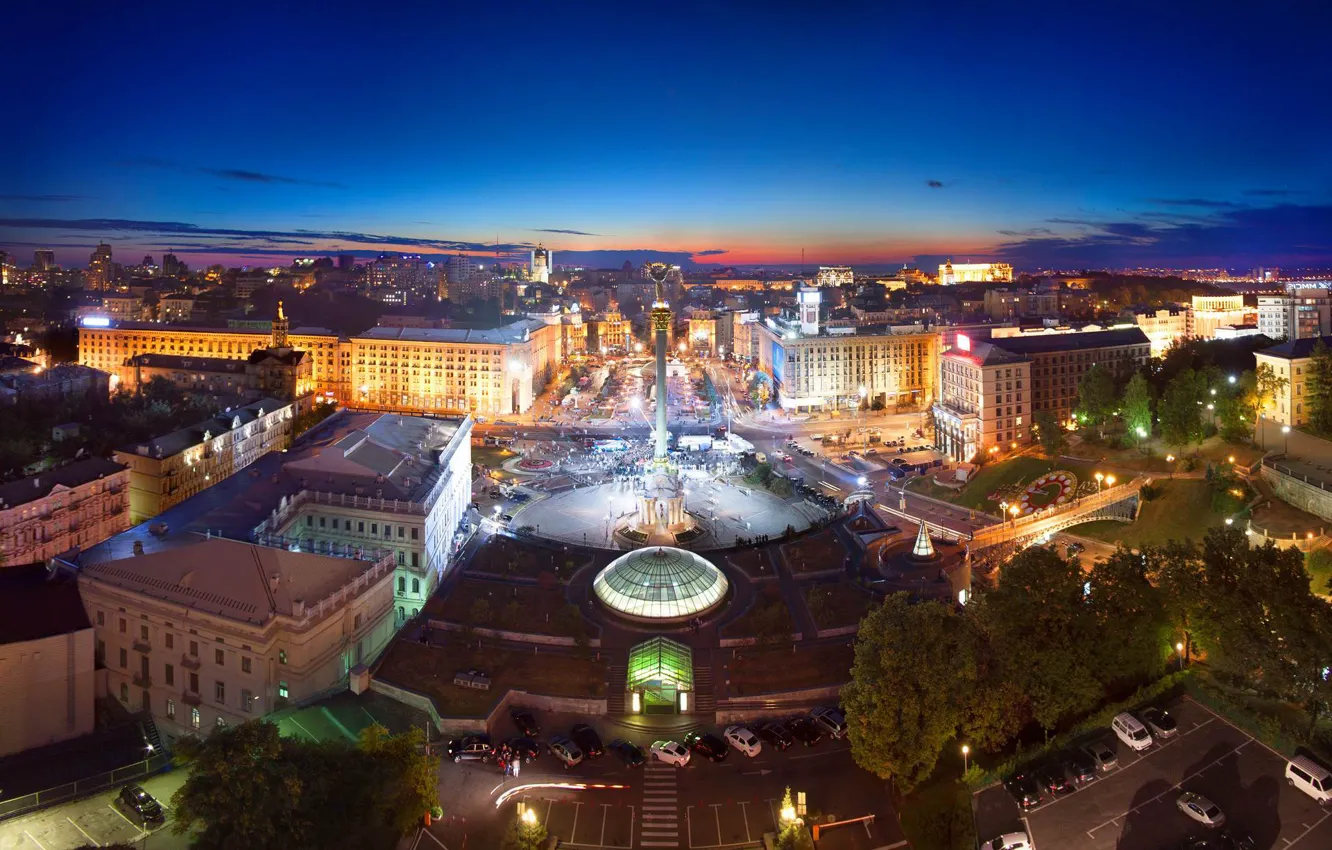 Фото обои небо, дома, вечер, крыши, панорама, Украина, Киев, вид на город, площадь Независимости
