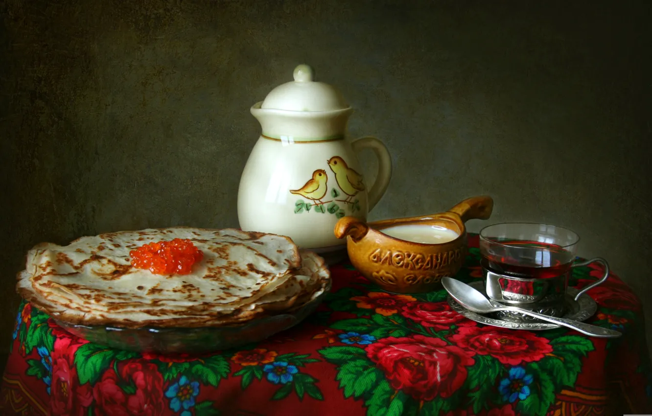 Фото обои чай, текстура, посуда, натюрморт, блины, платок, икра, сметана