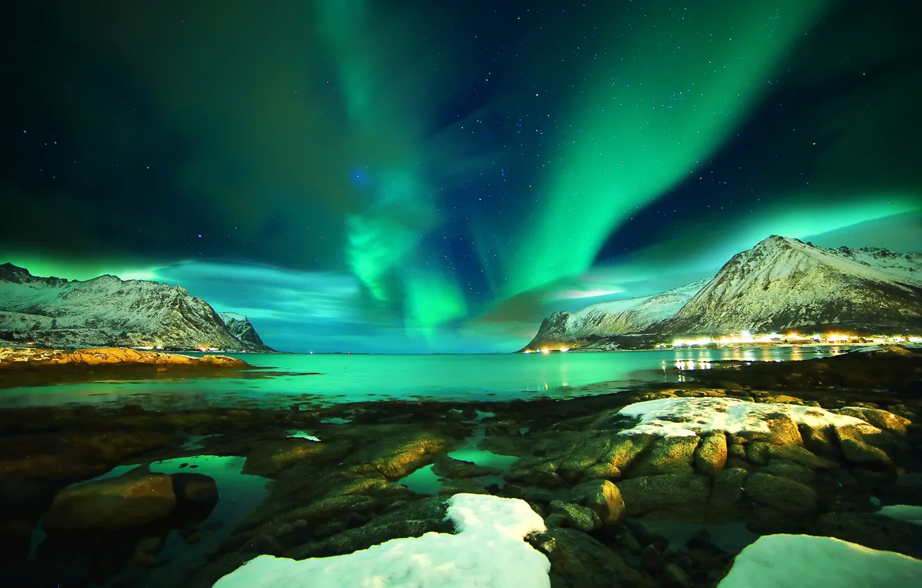 Фото обои море, звезды, снег, горы, ночь, камни, Норвегия, Северное сияние, Norway, Лофотенские острова, Lofoten islands