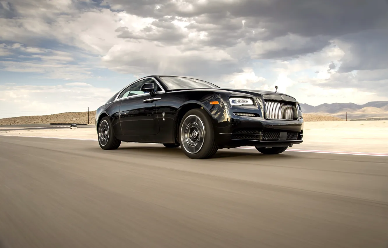 Фото обои дорога, авто, небо, тучи, Rolls-Royce, передок, Wraith, Black Badge