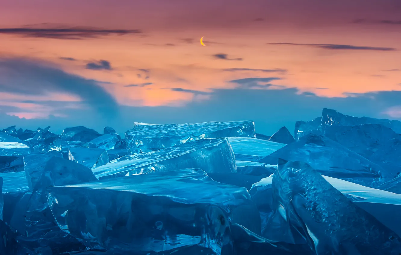 Фото обои зима, небо, озеро, луна, лёд, Байкал