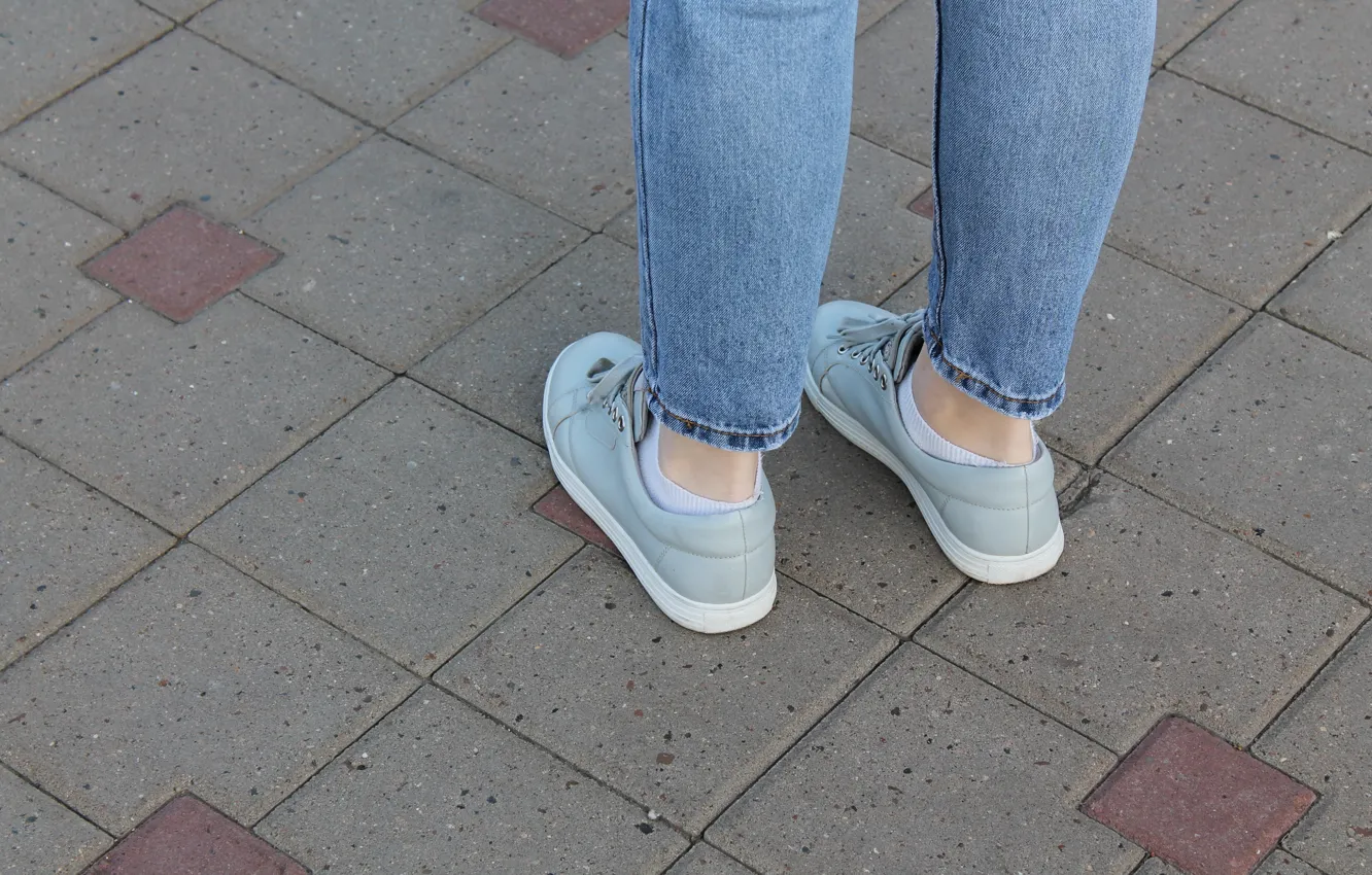 Фото обои лето, ноги, обувь, кеды, джинсы, кроссовки, 2016
