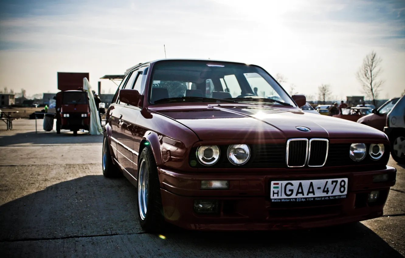 Фото обои фары, тюнинг, BMW, выставка, автомобилей, старая, темно-красная, тouring, мощность, E30 M3, злая