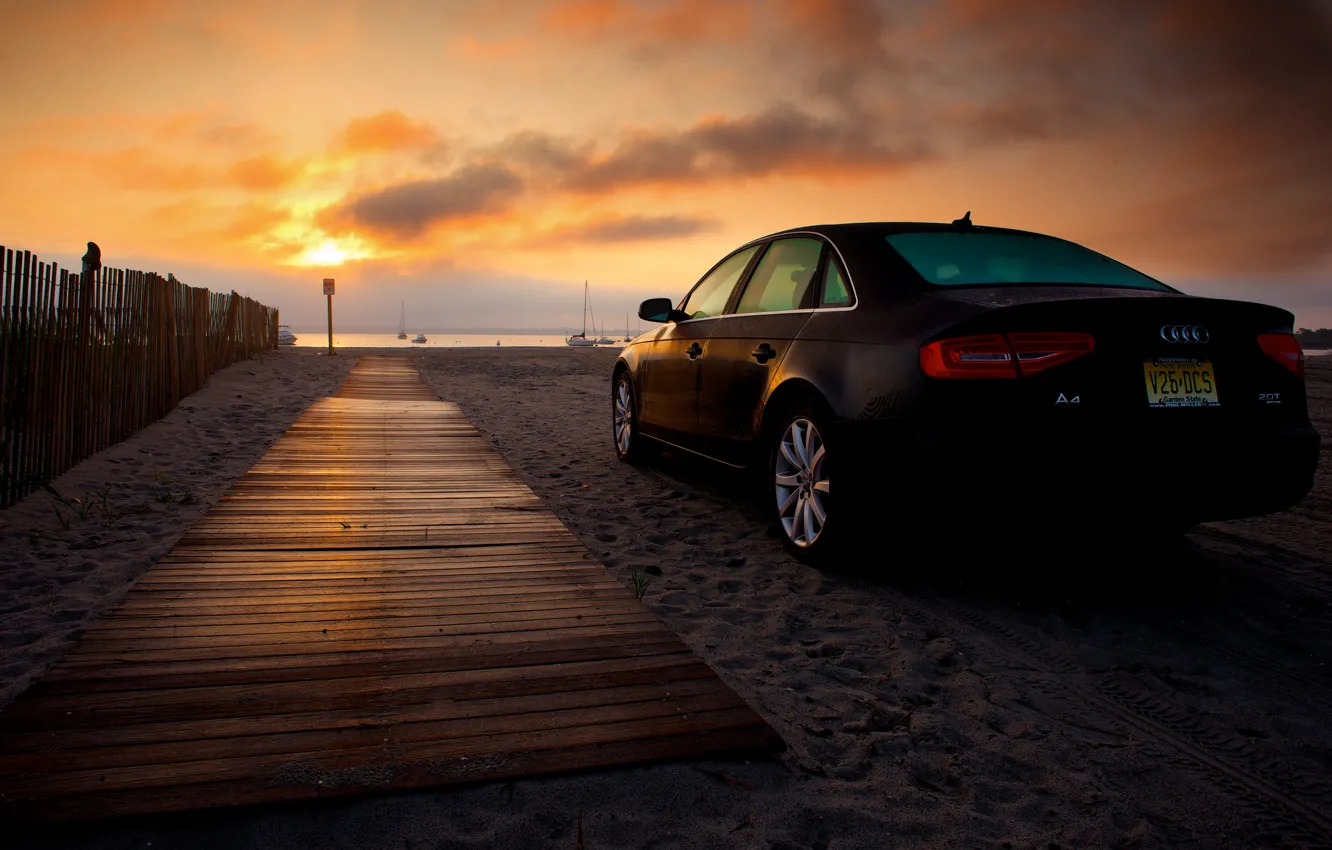 Фото обои песок, машина, пляж, рассвет, ауди, audi a4