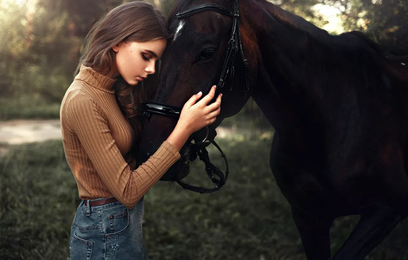 Фото обои девушка, модель, лошадь, портрет, прикосновение, light, шатенка, nature, sunset, чувство, боке, outdoor, Maks Kuzin, Лиана …