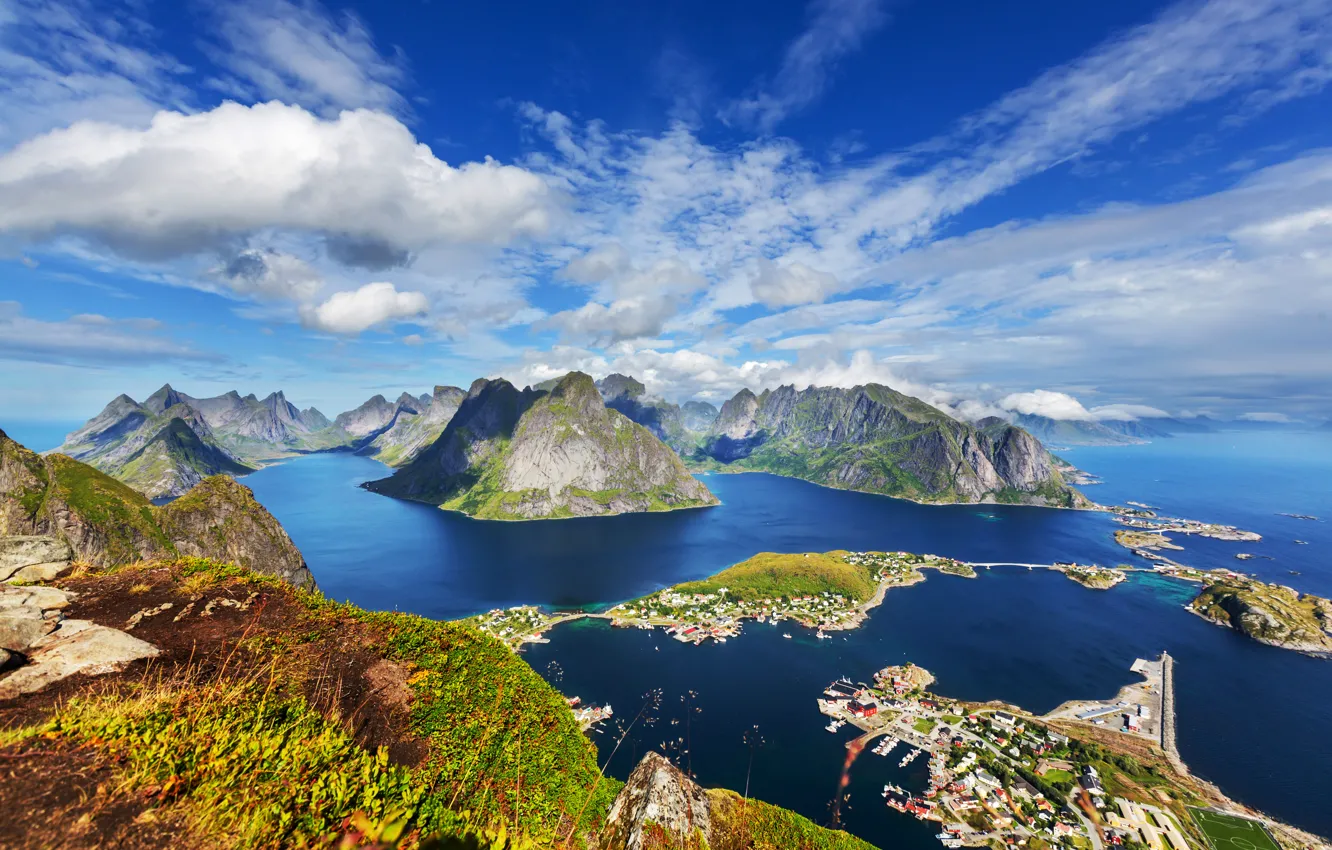 Фото обои море, острова, облака, горы, побережье, дома, Норвегия, панорама, вид сверху, Лофотенские острова, Lofoten