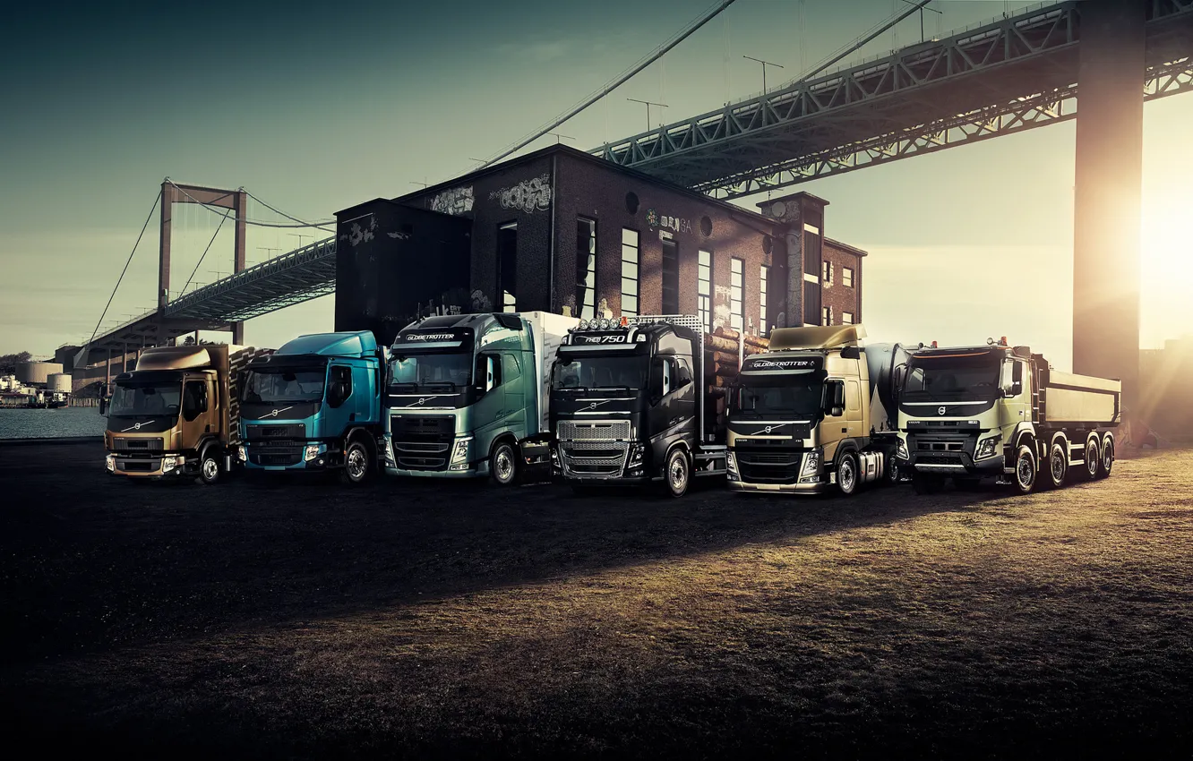 Фото обои Volvo, блик, bridge, front, трейлер, тягач, Trucks, модельный ряд, самосвал