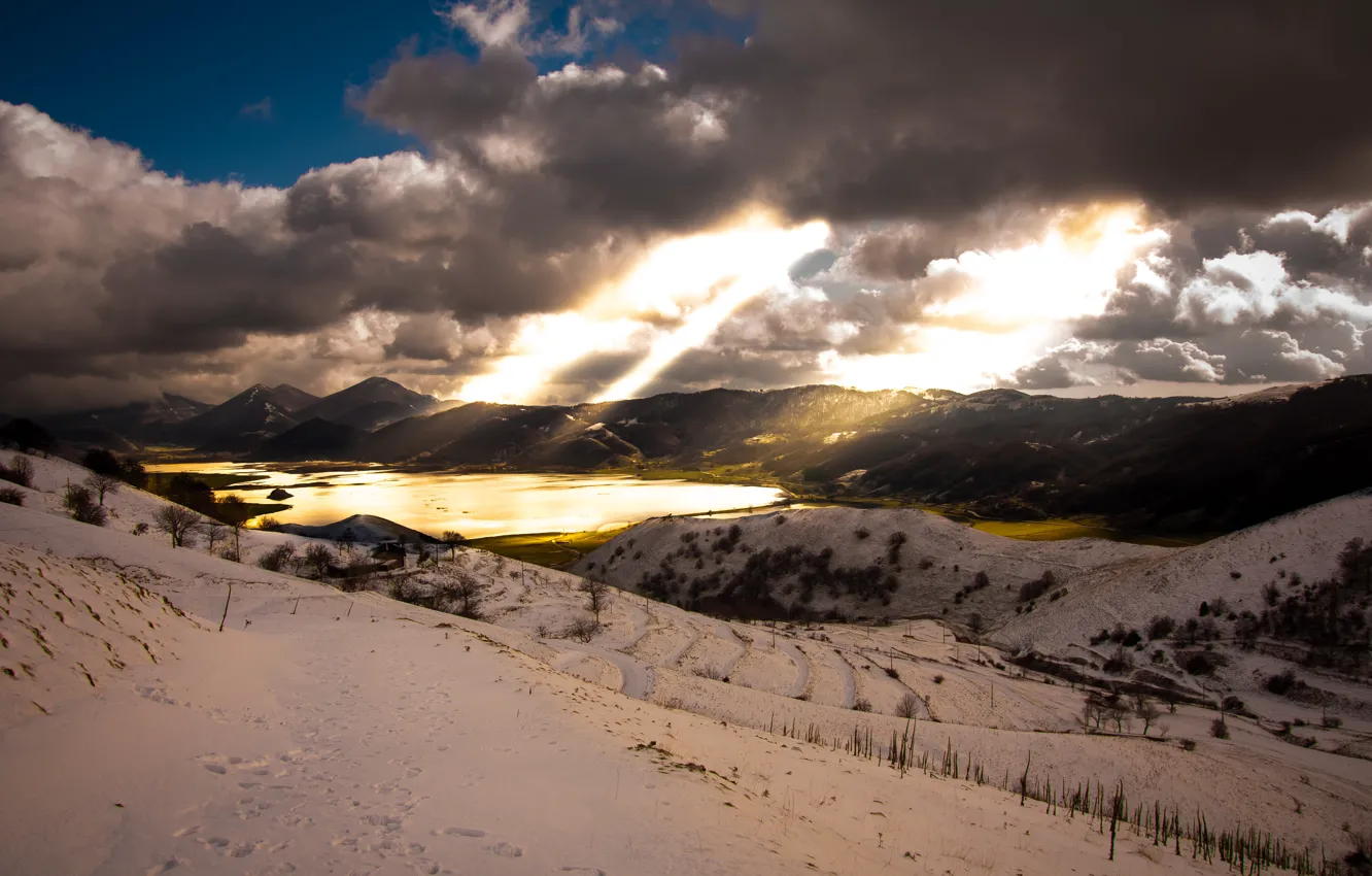 Фото обои Зима, Снег, Италия, Winter, Italy, Snow, Italia, Sky Clouds, Небо в облаках, Matese lake, Lago …