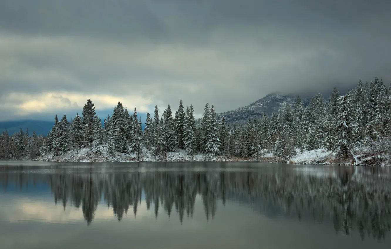 Фото обои зима, лес, снег, деревья, горы, озеро, отражение, ель, ёлки