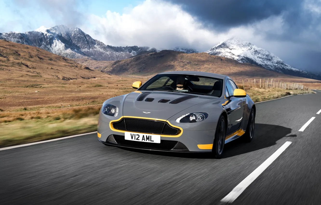 Фото обои дорога, car, авто, Aston Martin, скорость, астон мартин, grey, yellow, V12, and, Vantage S, Sport-Plus …