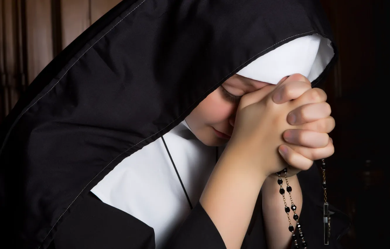 Фото обои цепочка, монахиня, Монашка, молиться, верующая