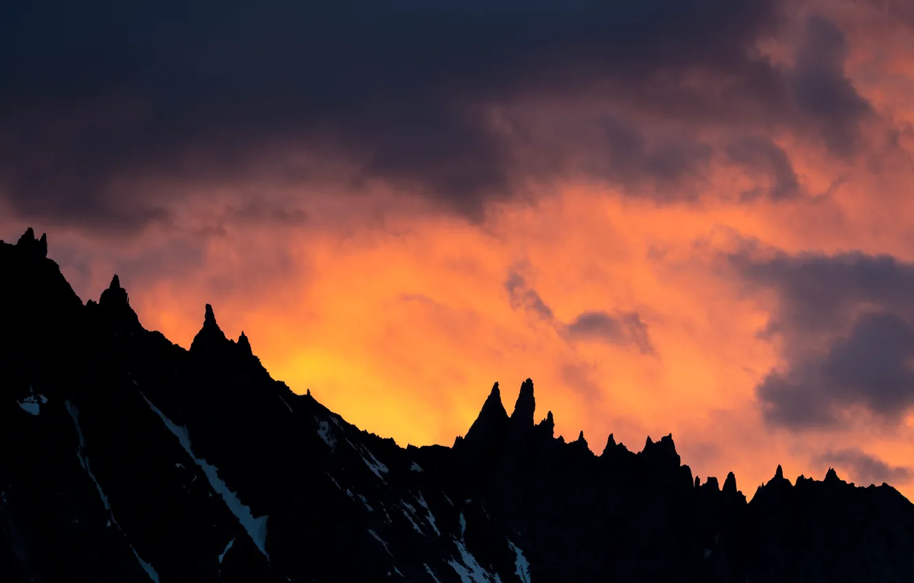 Фото обои облака, закат, гора, силуэт, оранжевое небо