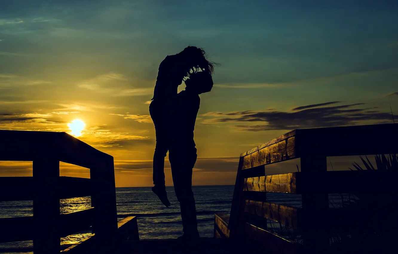 Фото обои море, небо, вода, девушка, солнце, любовь, радость, счастье, закат, улыбка, река, фон, обои, романтика, настроения, …